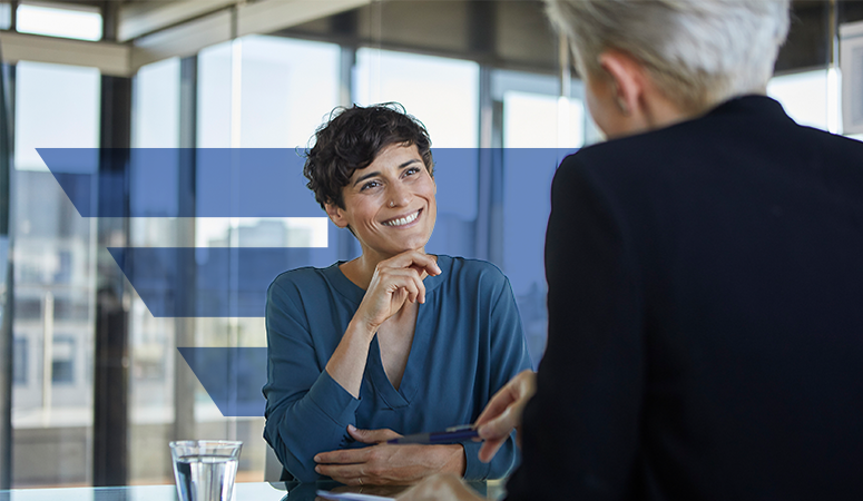 Beispielhafte Beratungssituation. Symbol für die Beratung bei der uniVersa Hauptagentur Schwaig