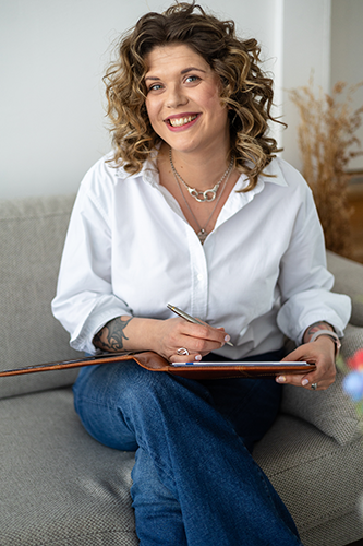 Portrait von Frau Anastasia Thom aus der uniVersa Hauptagentur Schmallenberg