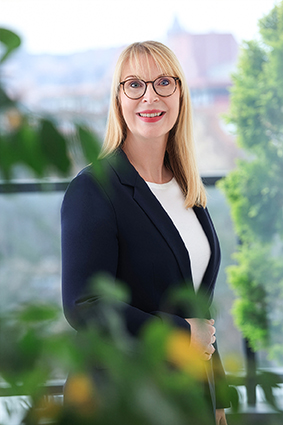 Portrait Jutta Holzmann; Vorständin der uniVersa